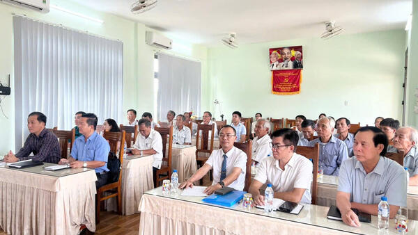 ĐẢNG BỘ XÃ LÂN PHONG TRAO TẶNG HUY HIỆU ĐẢNG CHO CÁC ĐẢNG VIÊN ĐỢT 2/9 NĂM 2025
