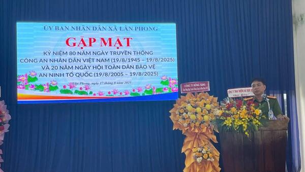 UBND XÃ LÂN PHONG TỔ CHỨC GẶP MẶT 80 NĂM NGÀY TRUYỀN THỐNG CÔNG AN NHÂN DÂN VIỆT NAM