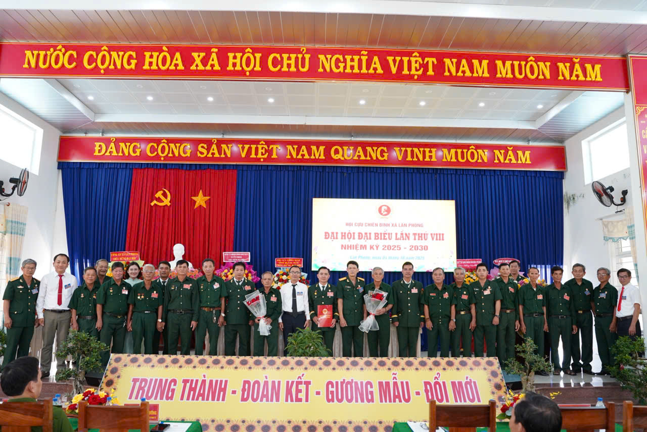 Ảnh: BCH Hội Cựu chiến binh xã Lân Phong ra mắt tại Đại hội