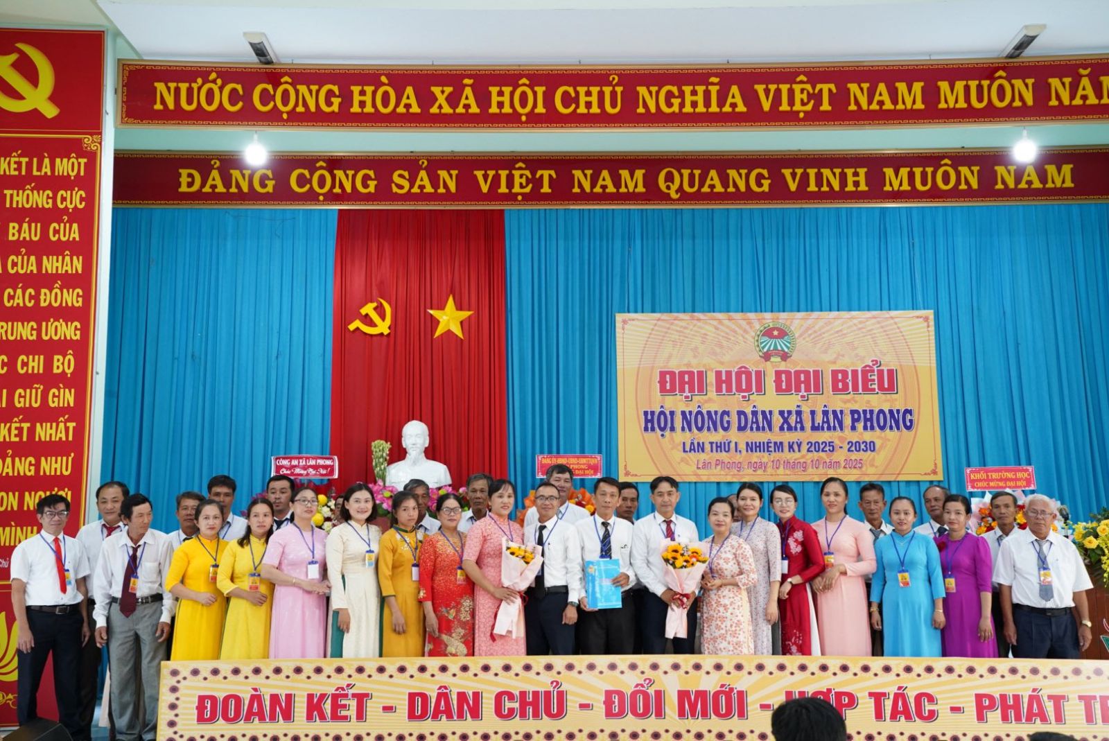 Ảnh:BCH Hội Nông dân xã Lân Phong khóa I, nhiệm kỳ 2025-2030 ra mắt tại đại hội