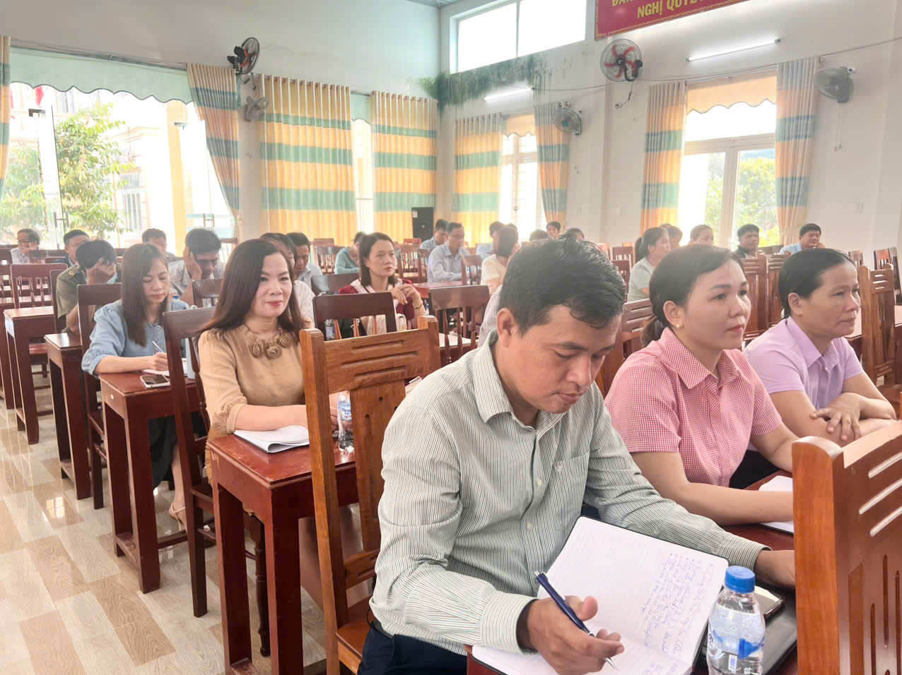 Ảnh: Các học viên tham gia lớp cập nhập