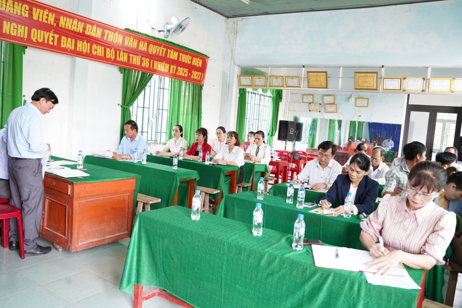 Ảnh: Toàn cảnh cuộc họp